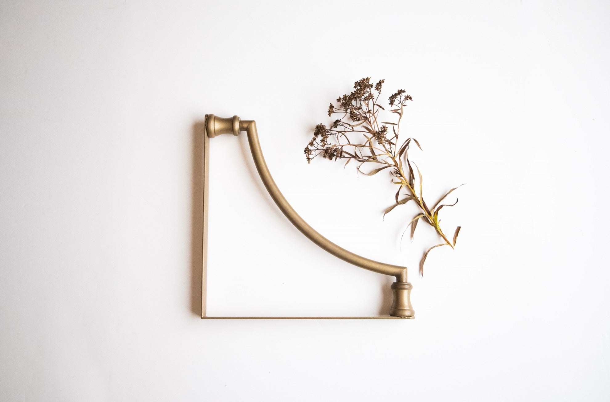 How to Incorporate Metal into Your Interior Designs
