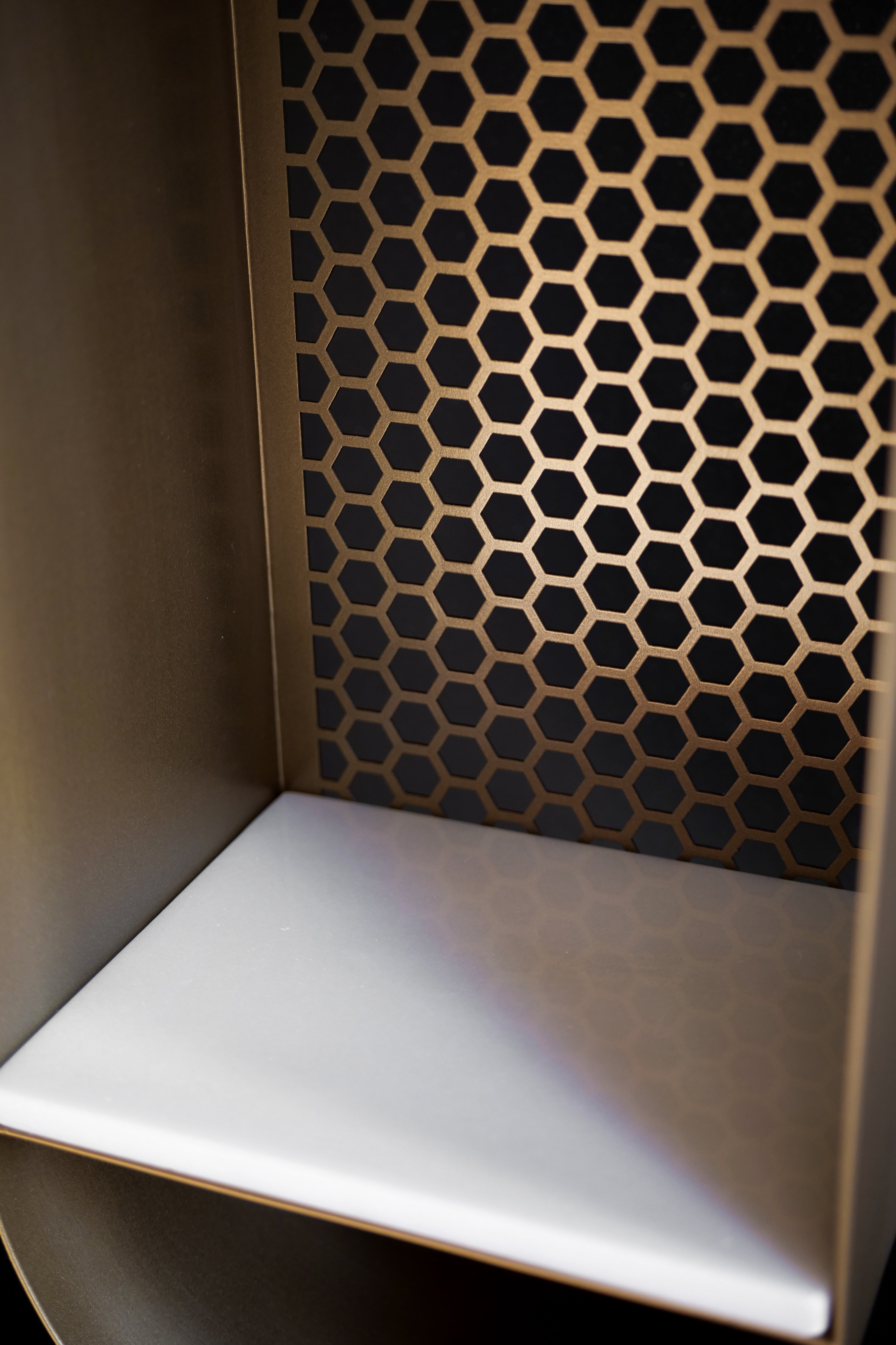 8" Honeycomb Capsule