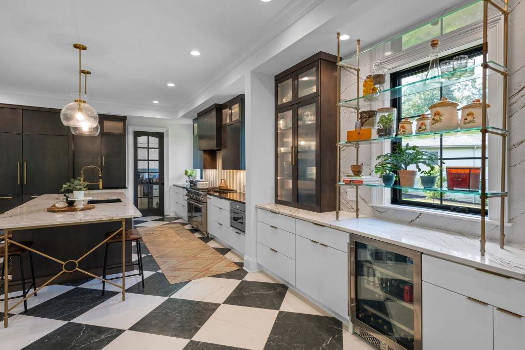 Bistro Floor/Counter to Ceiling Shelf